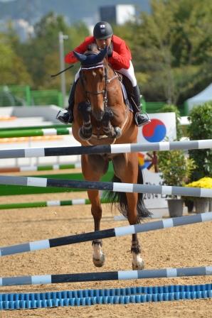 アジア大会》障害馬術個人戦 ジャンプオフ成立 公益社団法人 日本馬術